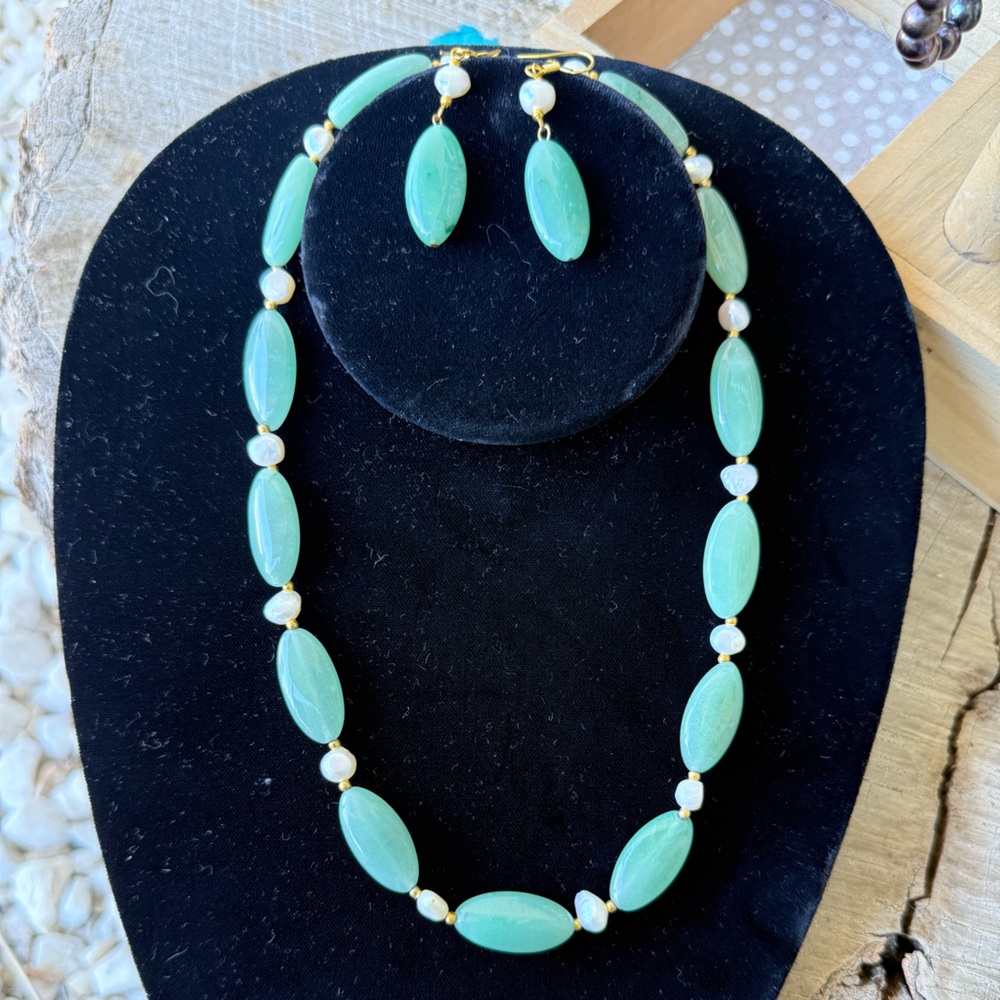 Real jade and pearl set